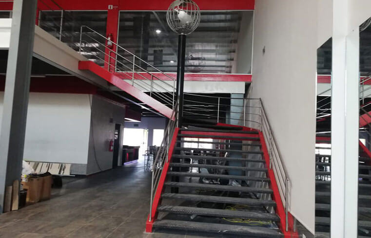 Cubierta y entrepiso de mezanine, World Gym para L&R Ingeniería — foto 4