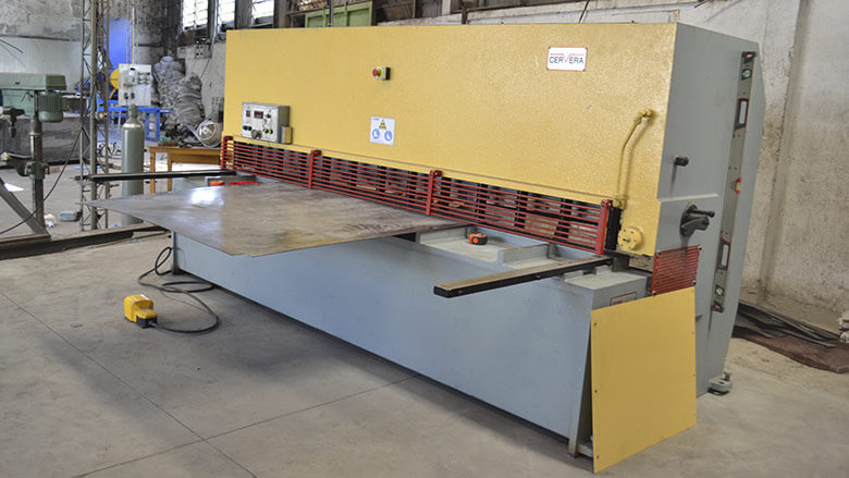 Corte en hierro, acero y aluminio — TM Industrial