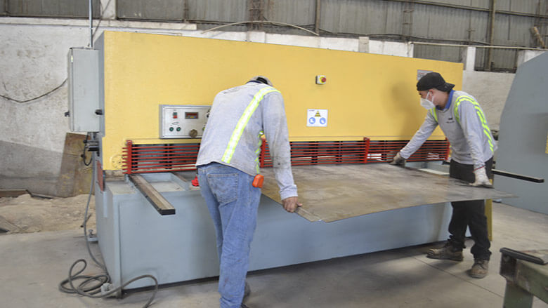 Corte en hierro, acero y aluminio — foto 3