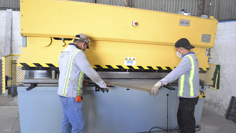 Doblez en hierro, acero y aluminio — TM Industrial